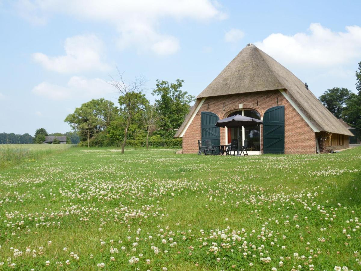 Вилла Monumental Farm In The Ash Landscape Geesteren  Экстерьер фото